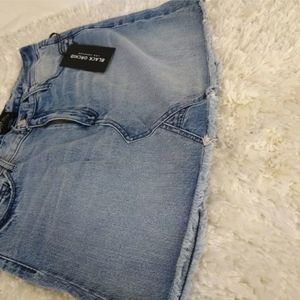 Black Orchard Juniors 27 Faded Jean Distressed unhemmed Mini Skirt New Tags FLAW